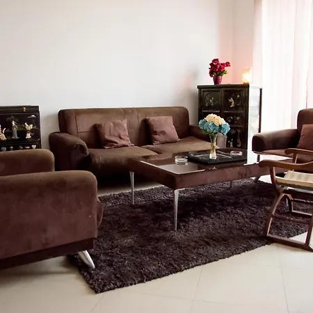 The Hills And Πανσιόν 4*