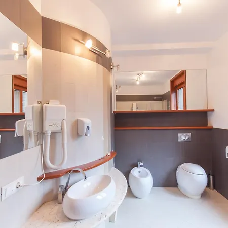 The Hills And Gæstehus