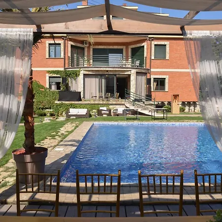 Guest house The Hills And 4*