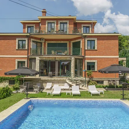 Guest house The Hills And 4*