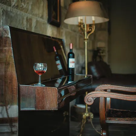 The Hills And Πανσιόν 4*