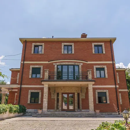 The Hills And Gæstehus 4*