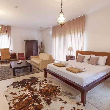 Πανσιόν The Hills And 4*